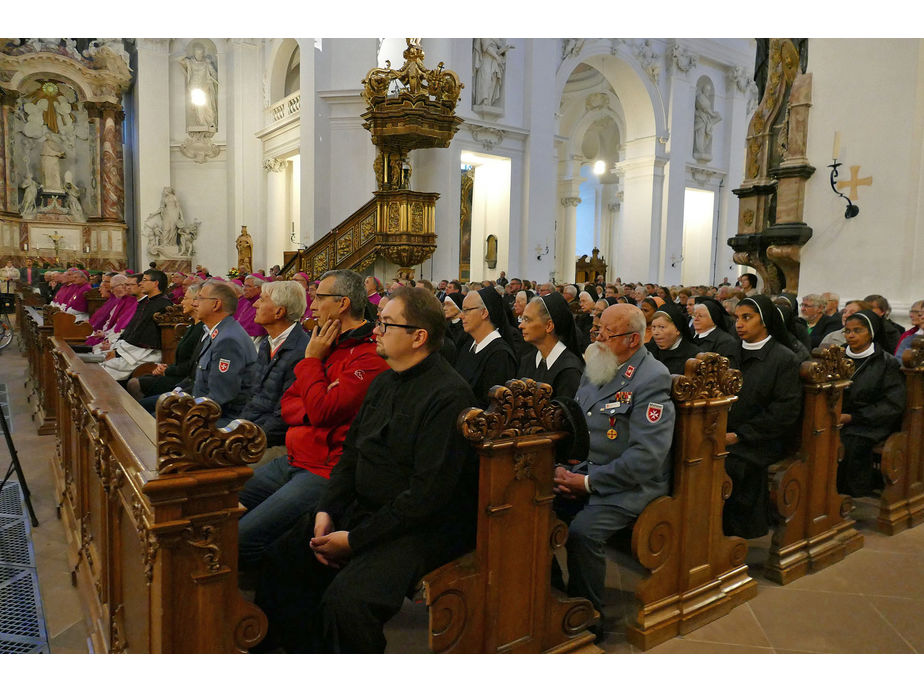 Abschlussvesper der Bischofskonferenz mit Austeilung des Bonifatiussegens (Foto: Karl-Franz Thiede)